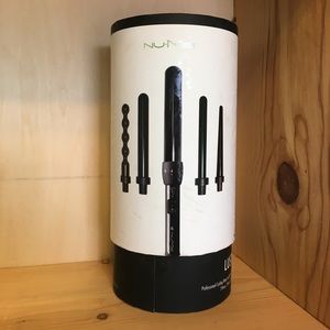 Nume curling wand travel set.